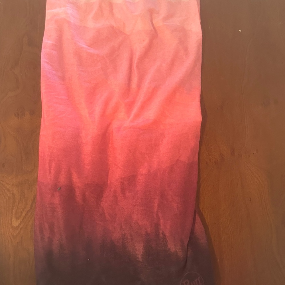 Brand new Buff neckie in beautiful pattern. Top half unlined,bottom fleece lined